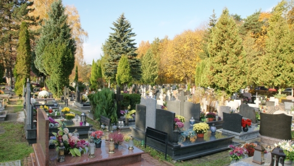 Z jakich elementów składa się nagrobek granitowy? Odpowiadamy